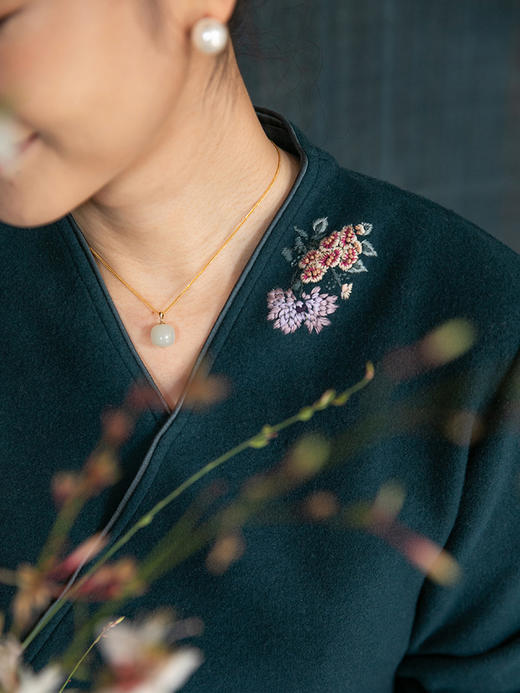 牧衣游原创 手绣棉质套头衫软糯舒适细腻文艺百搭上衣新款 问月 商品图3