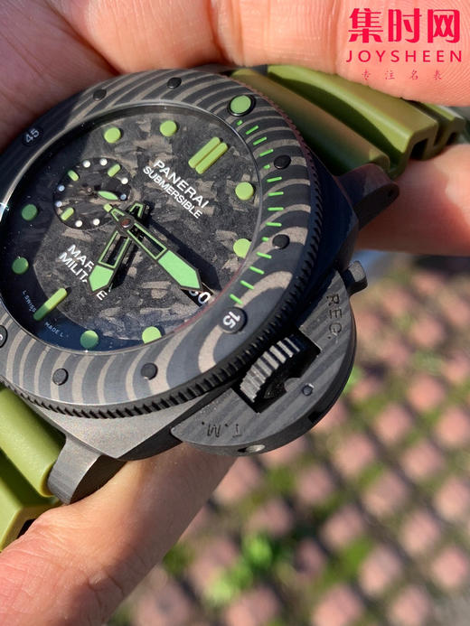 沛纳海VS潜行系列PAM961 碳纤维壳 男士机械腕表 商品图3