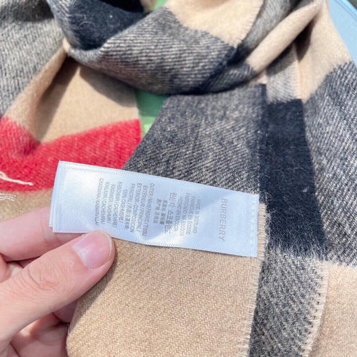 秋冬特惠💰270 巴宝莉围巾爆款上新 情侣款 B家【经典战马】 奢华尽在尺寸之间 商品图8