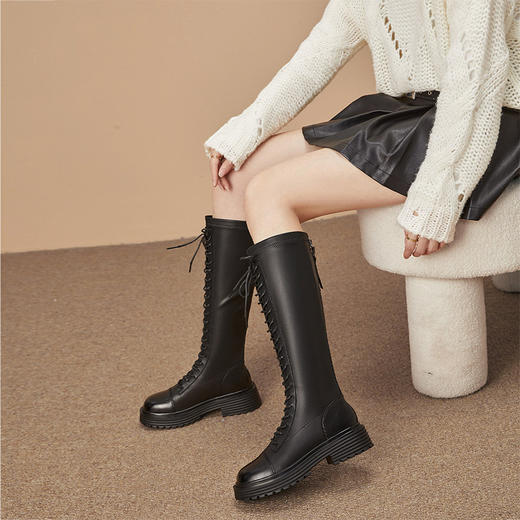 西遇高筒骑士靴女新款秋冬机车风系带马丁靴弹力粗跟厚底长靴V2034002 商品图0