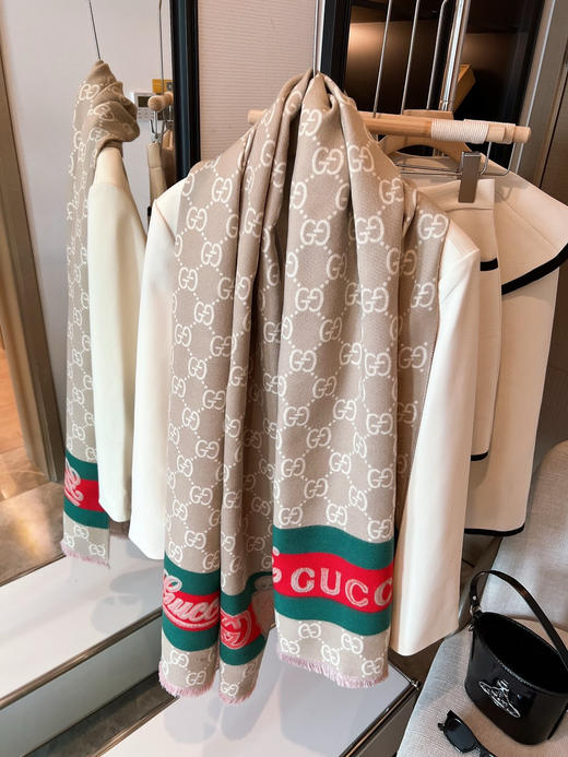 秋冬特惠💰140 GUCCI新款【盾牌羊绒围巾】配色超级有考究 商品图1