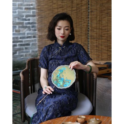 西子/【金榜题名】细闪国风长款蕾丝桑蚕丝刺绣蓝色旗袍/GJ108 商品图4