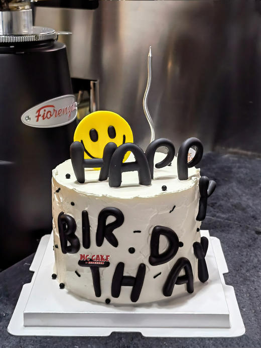 生日字母装饰蛋糕（黑色字母） 商品图1