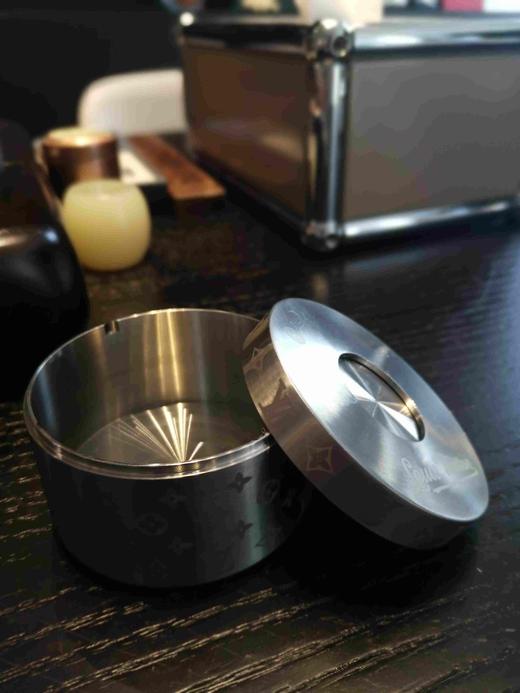 树脂龙卷风烟灰缸 商品图1