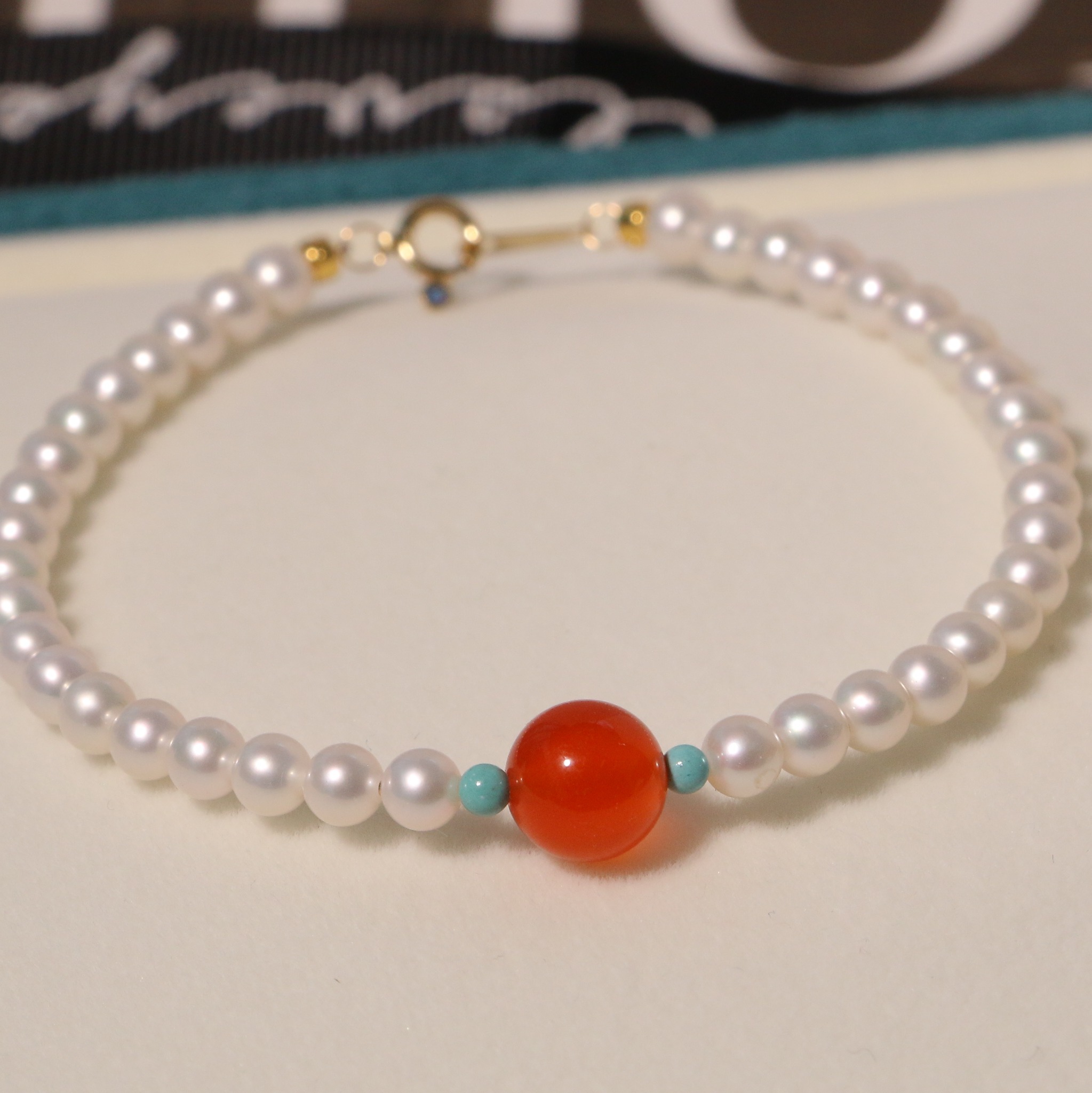 甄珠贝 南红珍珠手链 淡水4-5mm+8-9mm南红珠，点缀两颗绿松小珠