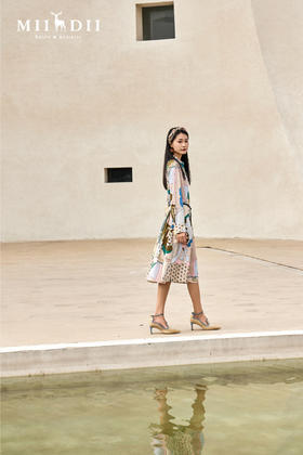 我们深处在其中，却不知道自然在那里终了，艺术在那里开始