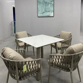 晨熙园架空层桌子