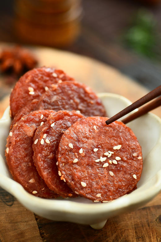 【一方云拾炭烤猪肉脯】❗大潮汕宝藏吃肉就吃有厚度的！潮汕土猪肉做的❗10+小时荔枝果木炭烤🔥隔着屏幕！仿佛闻到香味了😆 ✅有嚼劲，香润不干巴！！诱惑蜜汁味+微辣辛香黑椒味！ 商品图1