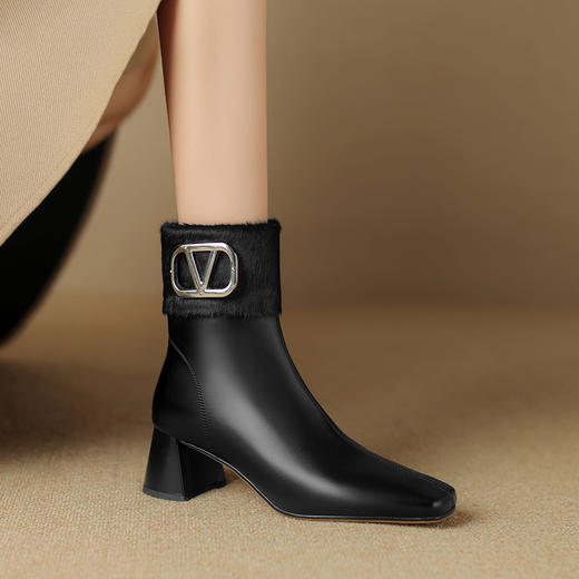 时尚气质，粗跟马毛短靴LD-6618 商品图0