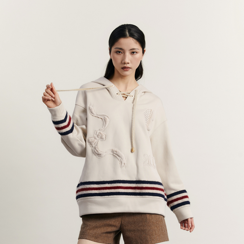 谜底连帽套头卫衣女2023冬新品学院风加厚宽松绣花上衣234MV1557