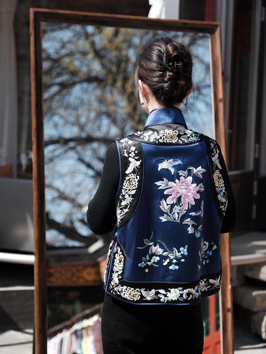 高货限量款| 盛唐牡丹 |重缎真丝手绣马甲 [特价品] 商品图1