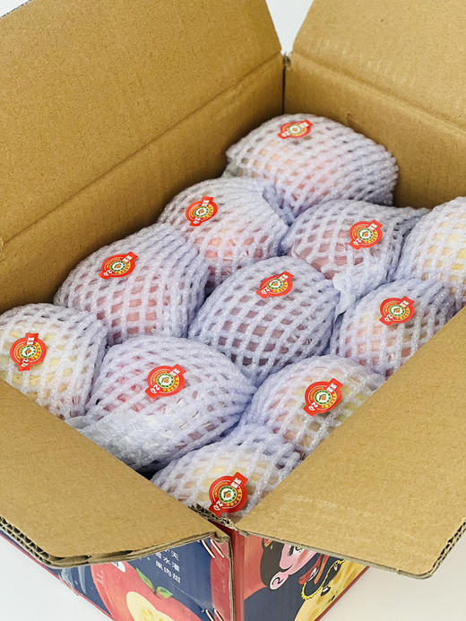 正宗阿克苏小糖心苹果🍎，来自阿克苏核心产区红旗坡，甜甜甜，脆甜口感，顺应时节，有的糖心已化，有概率没糖心的情况，但是都好吃，介意勿拍 商品图12