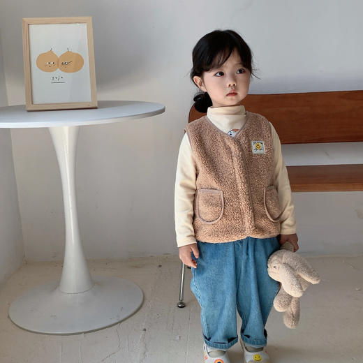 【秋冬新款，温暖又时尚】羊羔绒质地，在冬季中暖意倍增；双面抓绒设计，外套和背心两种风格，自由组合；保暖坎肩，时尚百搭，潮流必备！ 商品图4