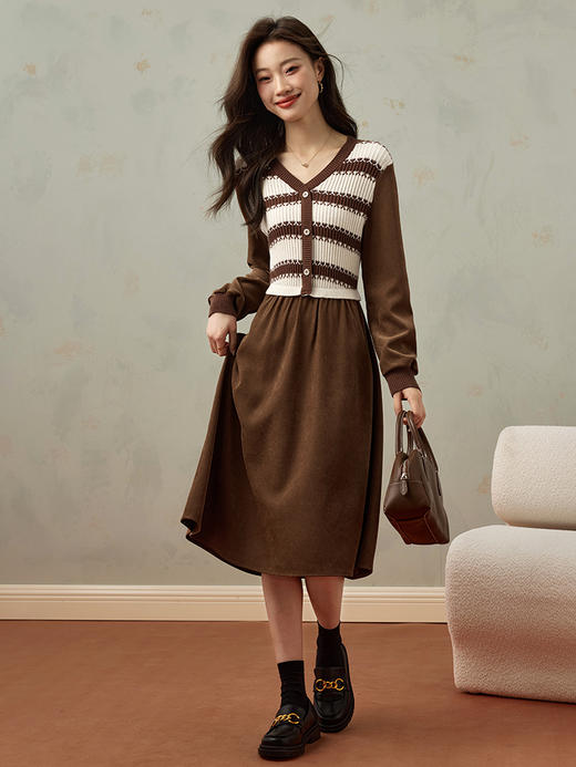 【专属特价】熙世界美拉德风条纹针织拼接磨绒连衣裙V领打底A字裙子女2025秋冬 商品图4