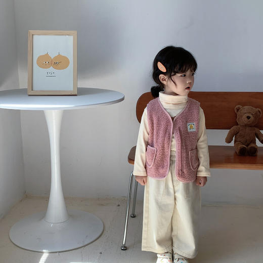 【秋冬新款，温暖又时尚】羊羔绒质地，在冬季中暖意倍增；双面抓绒设计，外套和背心两种风格，自由组合；保暖坎肩，时尚百搭，潮流必备！ 商品图3