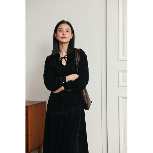 HeyDress法式复古丝绒连衣裙女秋冬宽松收腰气质小黑裙赫本礼服裙 商品图0