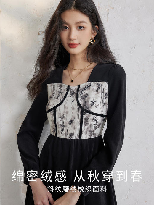 【专属特价】熙世界新中式水墨印花连衣裙女秋冬磨绒方领法式赫本风复古小黑裙 商品图3