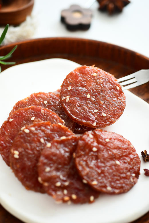 【一方云拾炭烤猪肉脯】❗大潮汕宝藏吃肉就吃有厚度的！潮汕土猪肉做的❗10+小时荔枝果木炭烤🔥隔着屏幕！仿佛闻到香味了😆 ✅有嚼劲，香润不干巴！！诱惑蜜汁味+微辣辛香黑椒味！ 商品图4