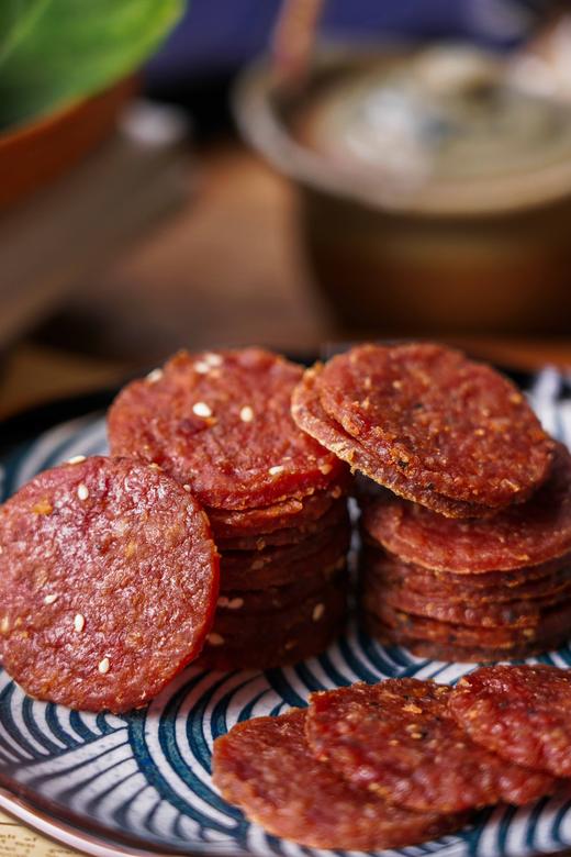 【一方云拾炭烤猪肉脯】❗大潮汕宝藏吃肉就吃有厚度的！潮汕土猪肉做的❗10+小时荔枝果木炭烤🔥隔着屏幕！仿佛闻到香味了😆 ✅有嚼劲，香润不干巴！！诱惑蜜汁味+微辣辛香黑椒味！ 商品图5