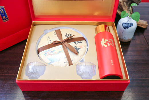 福鼎白茶白牡丹白茶饼礼盒装 商品图1