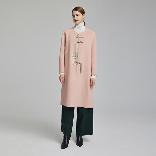 NH968斯尔丽23冬国风撞色盘扣绣花中长款圆领宽松显瘦大衣 商品图3