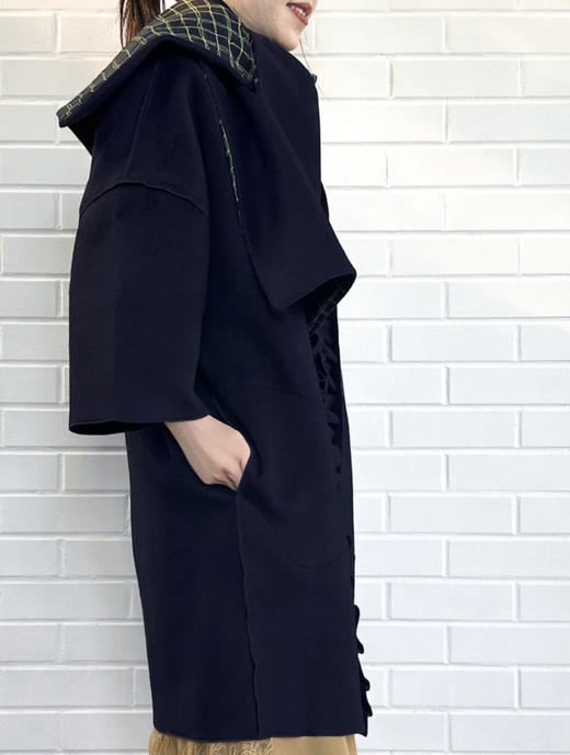 TYNVIE 连围巾木耳边廓形大衣- 藏青色 商品图2
