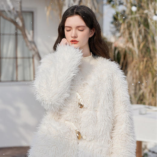 西遇白色小香风仿托卡毛毛外套秋冬新款V领韩版软糯保暖大衣D2432690 商品图2