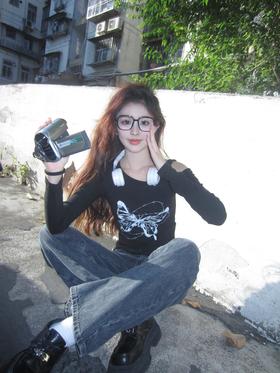 不经意展露的脖颈曲线小心机才最吸引人~