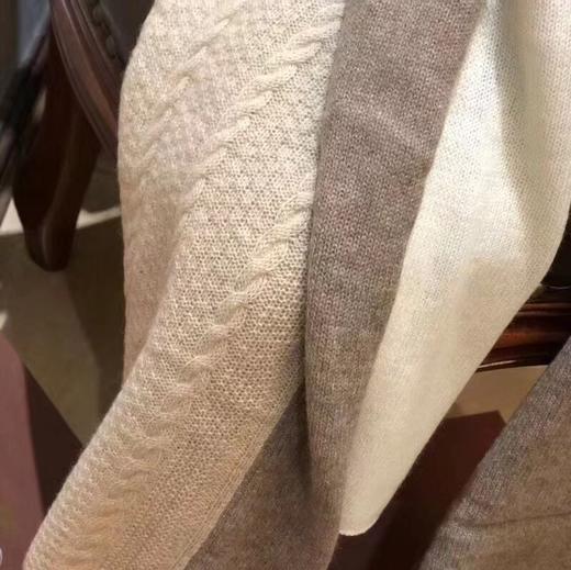 【甄珠贝】超级软糯的山羊绒绞花三色围巾披肩，少女粉和气质驼，可两色入 商品图3
