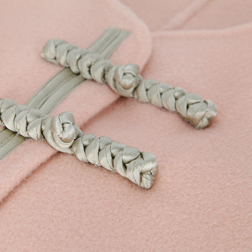 NH968斯尔丽23冬国风撞色盘扣绣花中长款圆领宽松显瘦大衣 商品图5