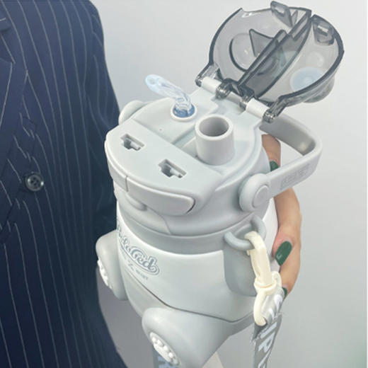 「四色可选！颜值派」双饮儿童保温杯 吸管斜挎直饮便携带背带颜值316不锈钢大肚杯餐饮用具 商品图3