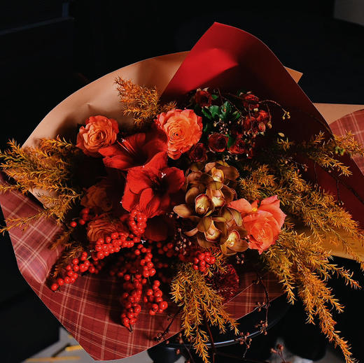 《毛呢格子大衣》现代风暖色系花束 商品图1