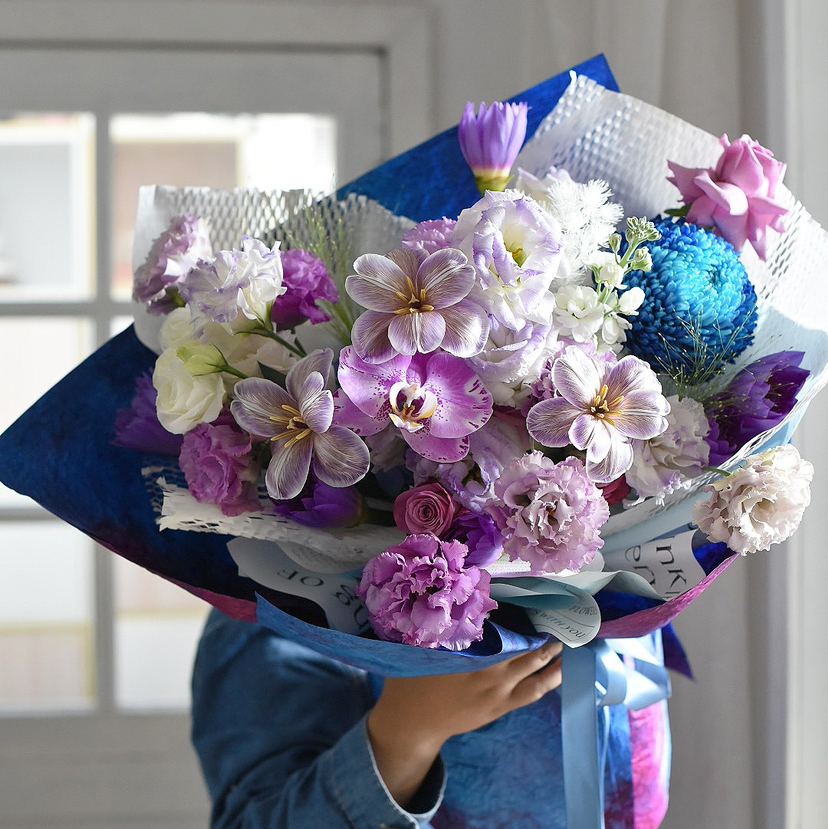 《长相思》  藏宝图蝴蝶兰布朗尼郁金香花束