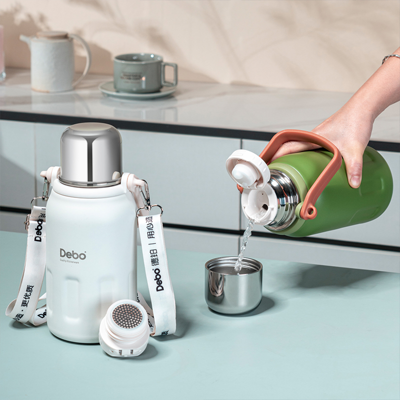 【大杯畅饮 便携出行！】debo德铂钛享手提保温杯 食品级316不锈钢内胆 长效保温保冷  肩背手提皆可方便携带 900ml大杯容量