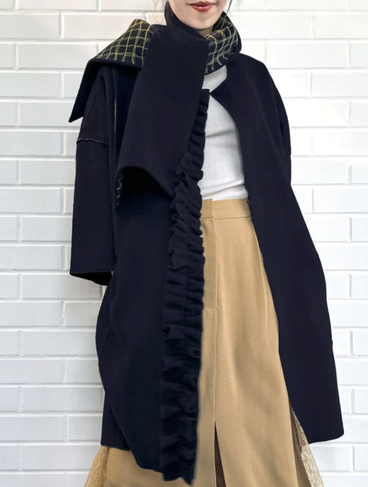 TYNVIE 连围巾木耳边廓形大衣- 藏青色 商品图1