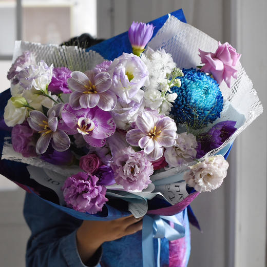 《长相思》  藏宝图蝴蝶兰布朗尼郁金香花束 商品图1