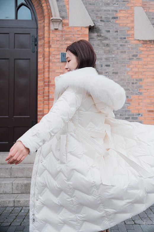 逸红颜明月优选#『汀上雪』狐狸毛领腰带收腰羽绒服，精致体面不臃肿【90白鸭绒】 商品图4