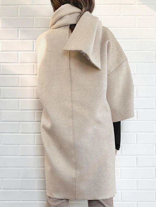 TYNVIE 连围巾木耳边廓形大衣- 杏色 商品图6