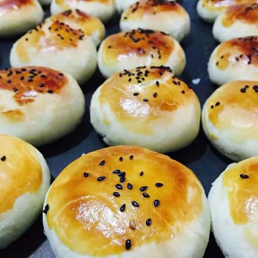 我们的红豆酥 传统手工制作 zui大程度保持饼皮的层次【奶香红豆酥】大末手作 无添加剂，甄选优质原料，大末自制馅料，加入葡萄干，全程手工制作 商品图0