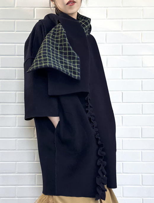 TYNVIE 连围巾木耳边廓形大衣- 藏青色 商品图3