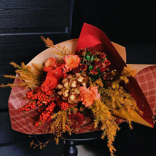 《毛呢格子大衣》现代风暖色系花束 商品图5