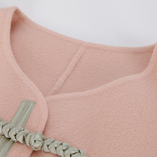 NH968斯尔丽23冬国风撞色盘扣绣花中长款圆领宽松显瘦大衣 商品图4