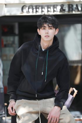 W33256559拼接休闲帽衫卫衣