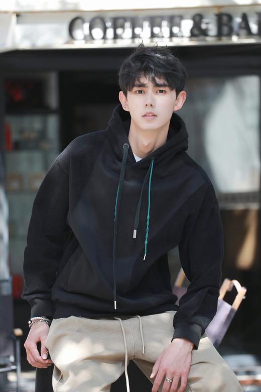 W33256559拼接休闲帽衫卫衣 商品图0