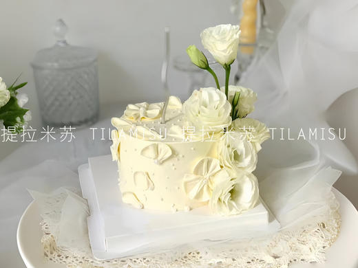 清新风白色桔梗鲜花生日蛋糕 商品图0