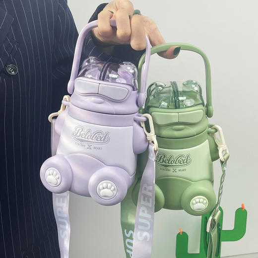 「四色可选！颜值派」双饮儿童保温杯 吸管斜挎直饮便携带背带颜值316不锈钢大肚杯餐饮用具 商品图0