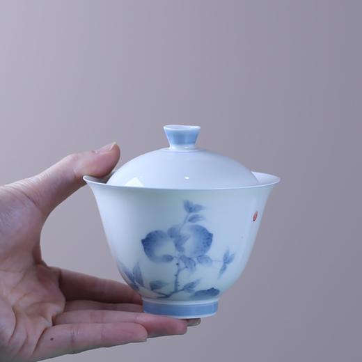 永利汇新品茶具手绘寿桃盖碗功夫茶具釉下彩青花家用白瓷单个泡茶碗中式 商品图4