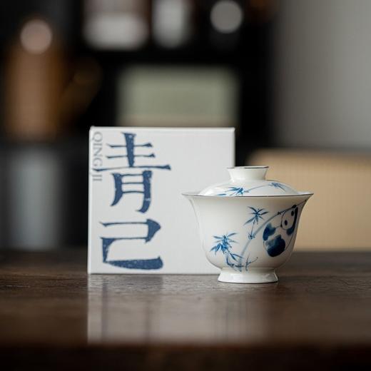 永利汇青己玉瓷盖碗青花手绘釉下彩白瓷茶具家用泡茶碗熊猫戏竹隐欲茶碗 商品图4