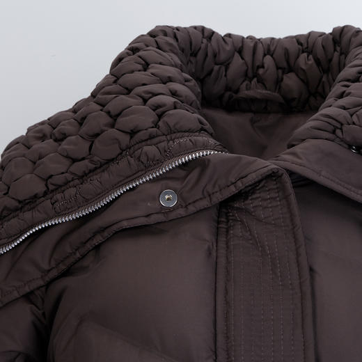 NR026斯尔丽23新款立体工艺装饰大翻领年轻减龄拉链保暖小个子羽绒服 商品图4