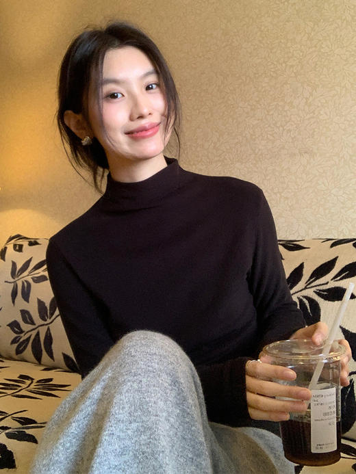 年终大促！【简约纯色！百搭不挑人】双面绒保暖半高领打底衫女秋冬新款，纯色修身显瘦长袖百搭上衣，细腻贴身 显露优雅曲线 温暖舒适 商品图3